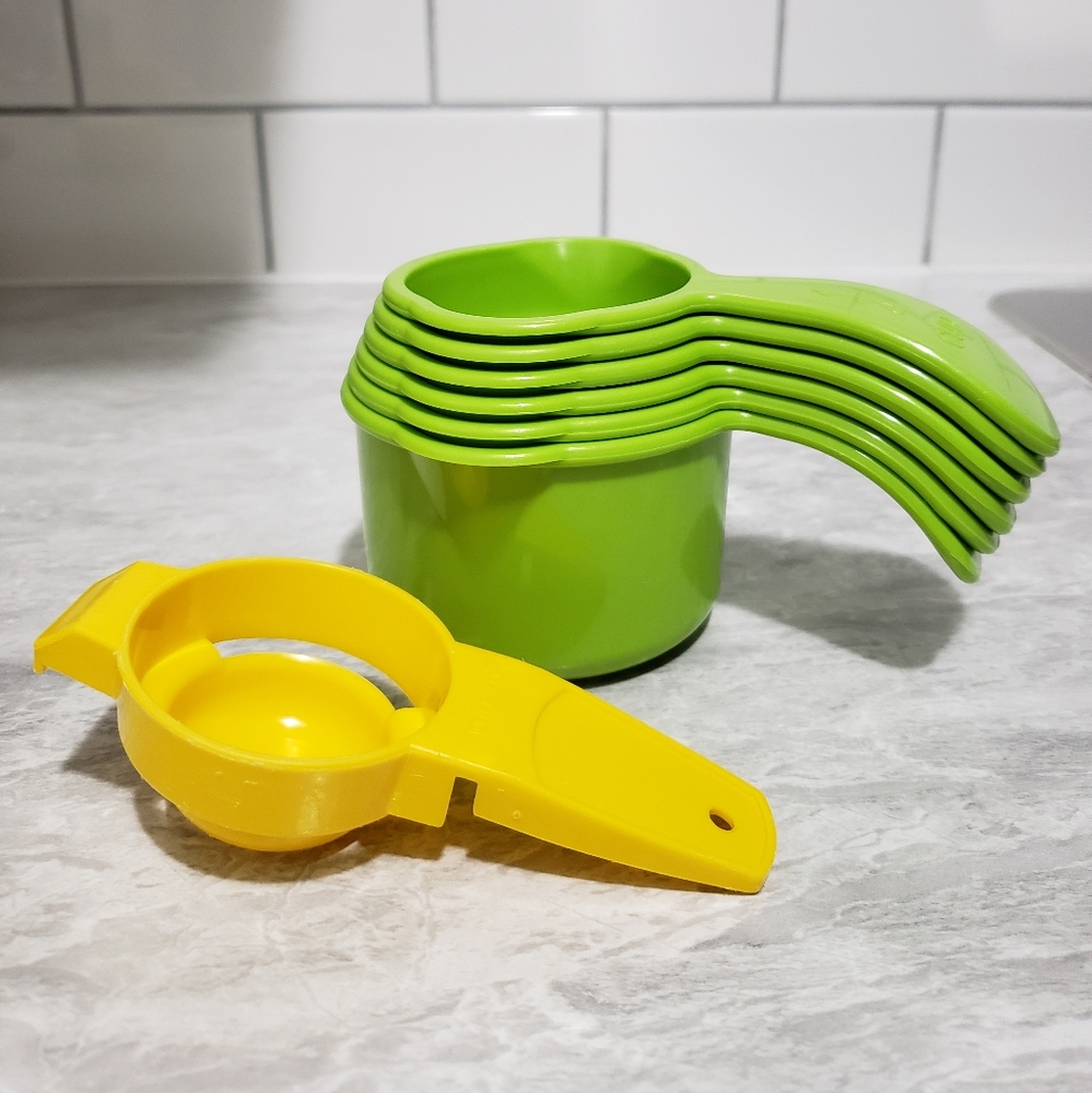 Tupperware Measuring Cups - Bonus Egg Separator!